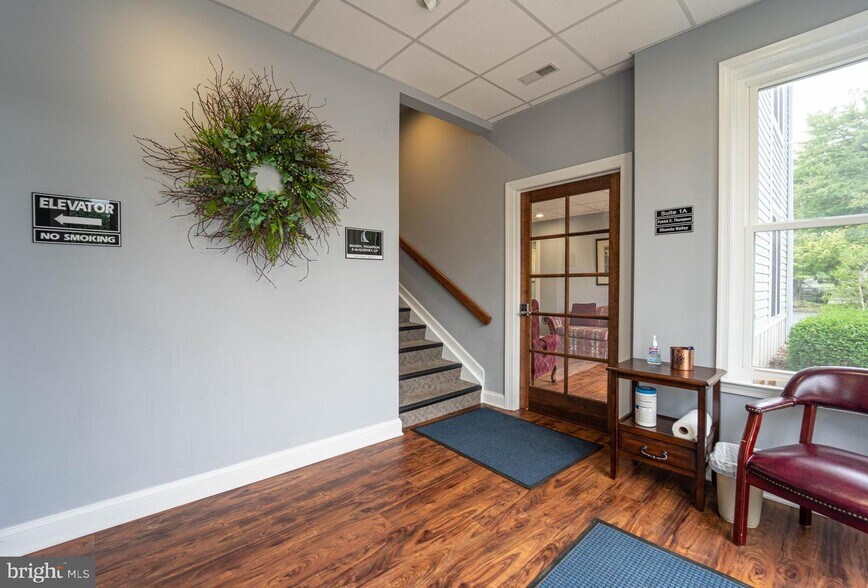 More Photos Of 102 St Claire Pl, Stevensville Medical For Lease