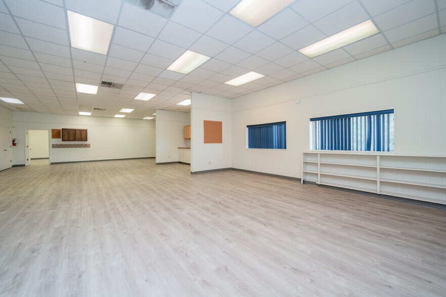 More Photos Of 1809 Alpine Rd, Longview Office For Sale