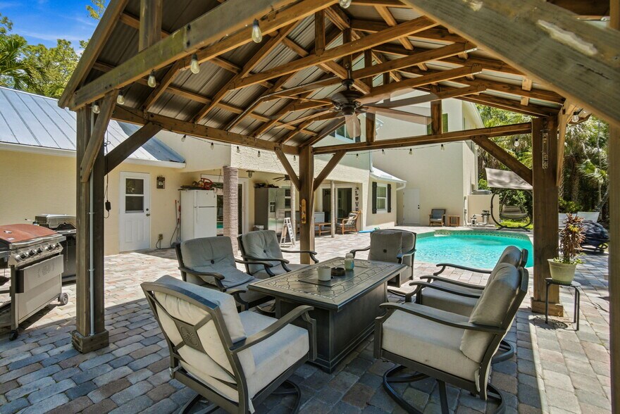 More Photos Of 4120 3rd Ave NW, Naples Apartments For Sale