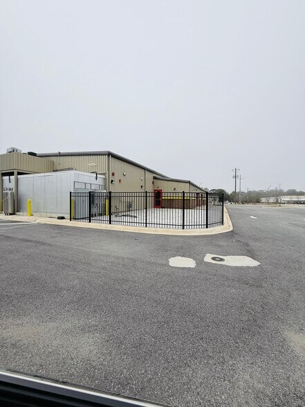 More Photos Of 2502 Highway 87, Navarre Specialty For Sale