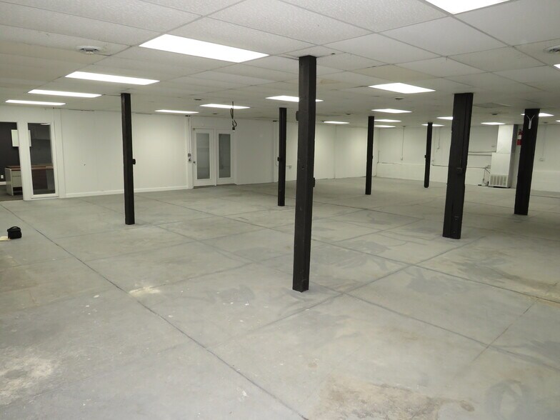 More Photos Of 300 W Joliet St, Ottawa Industrial For Sale