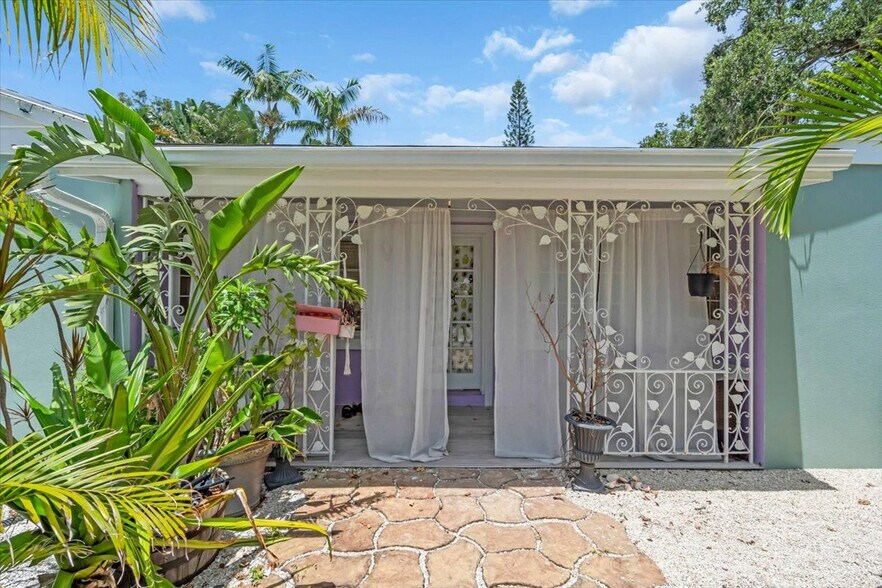 More Photos Of 1760 Wisconsin Ln, Sarasota Multifamily For Sale