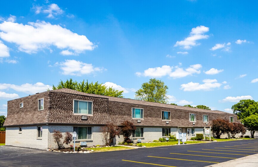 Primary Photo Of 2920-2932 Schroeder Blvd, Keego Harbor Apartments For Sale