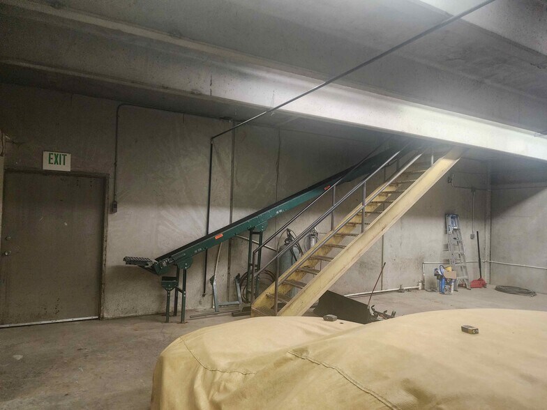 More Photos Of 85 W 300 S, Bountiful Freestanding For Lease