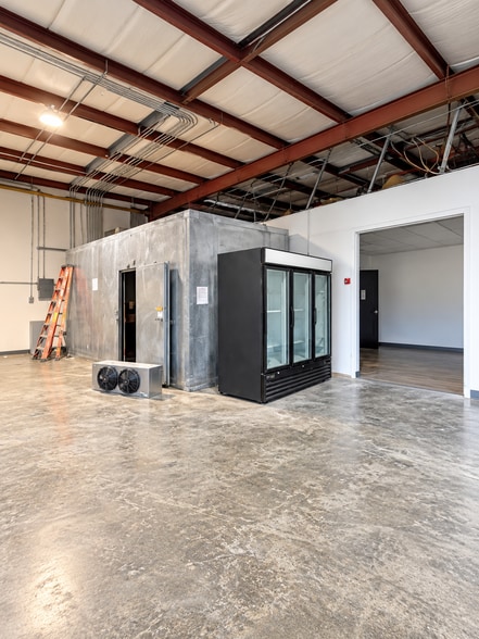 More Photos Of 11519 S Petropark Dr, Houston Warehouse For Sale