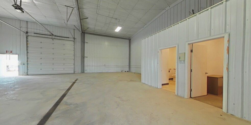 More Photos Of 5806 Baldwin Ln, Williston Warehouse For Lease