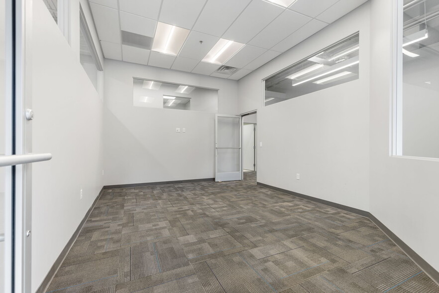 More Photos Of 590 Burbank St, Broomfield Flex For Lease