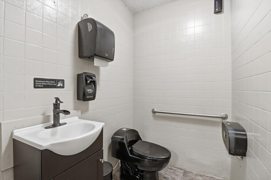 More Photos Of 859 S US Highway 41, Inverness Restaurant For Sale