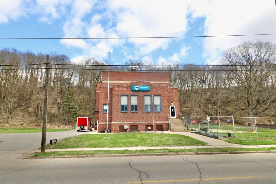 More Photos Of 715 W Locust St, Dubuque Office Residential For Sale