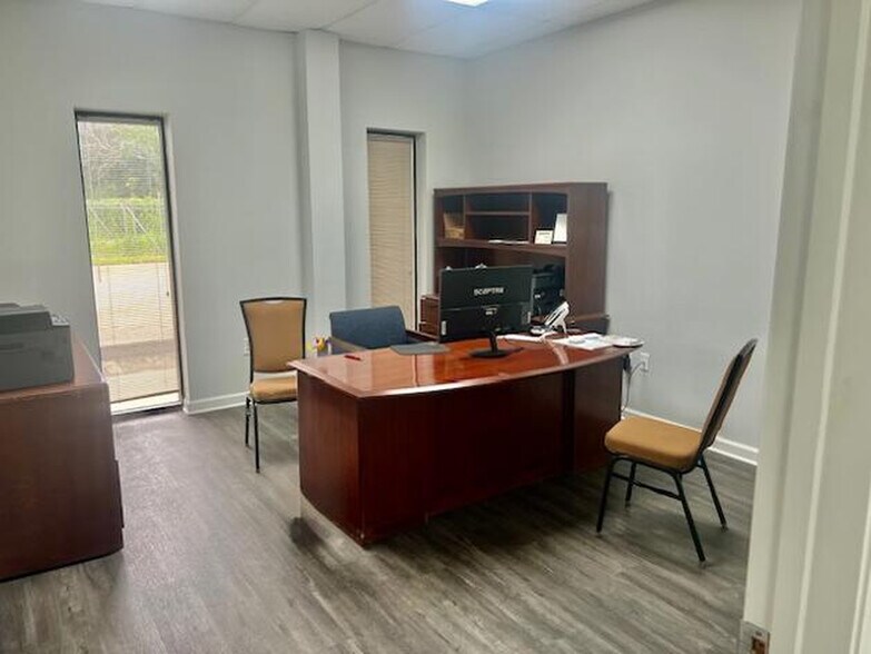 More Photos Of 9202 Lambright Rd, Houston Warehouse For Sale