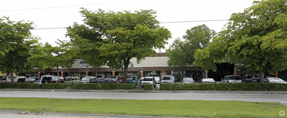 More Photos Of 3101-3129 N 29th Ave, Hollywood Showroom For Lease