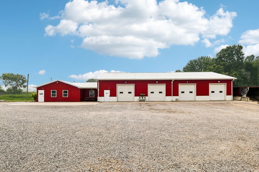 Primary Photo Of 3220 McCartney Rd, Youngstown General Retail For Sale