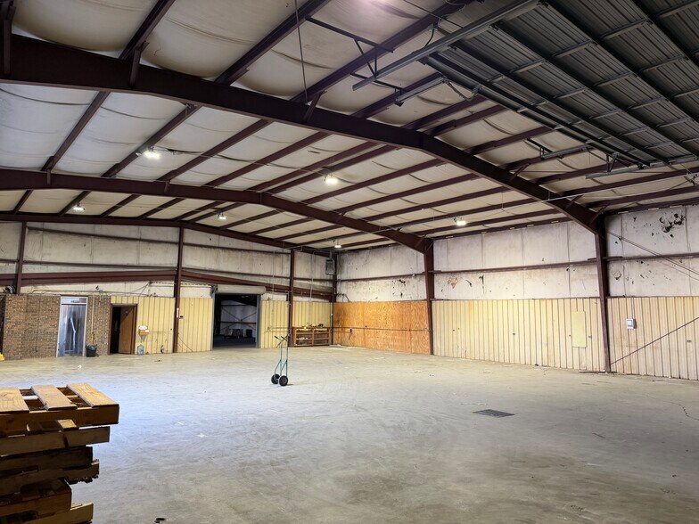More Photos Of 1865 US 41 Hwy SW, Calhoun Industrial For Lease