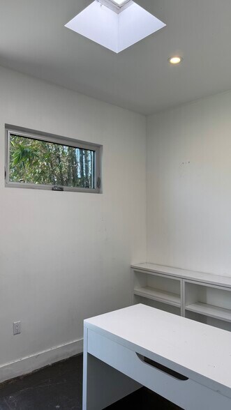 More Photos Of 1632 Aviation Blvd, Redondo Beach Office For Lease