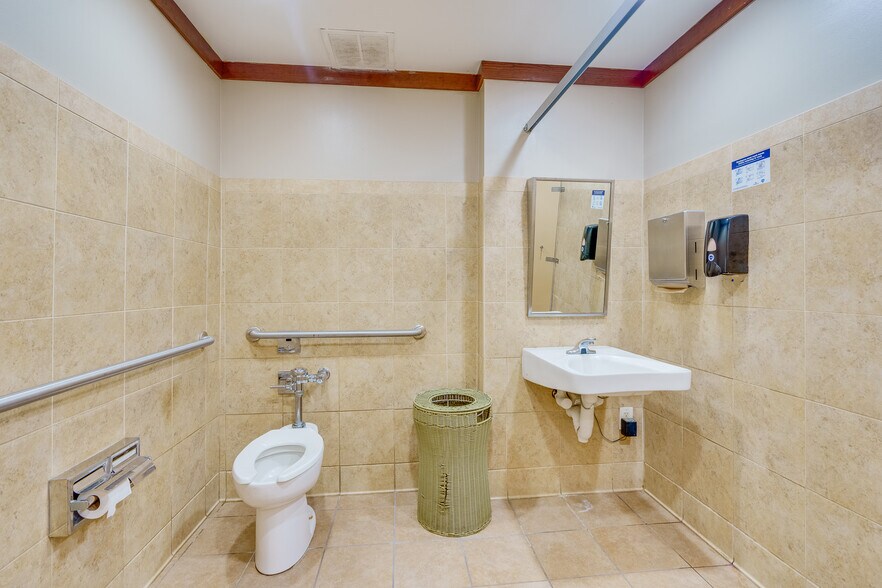 More Photos Of 3162 S Atlantic Ave, Daytona Beach Shores Restaurant For Sale