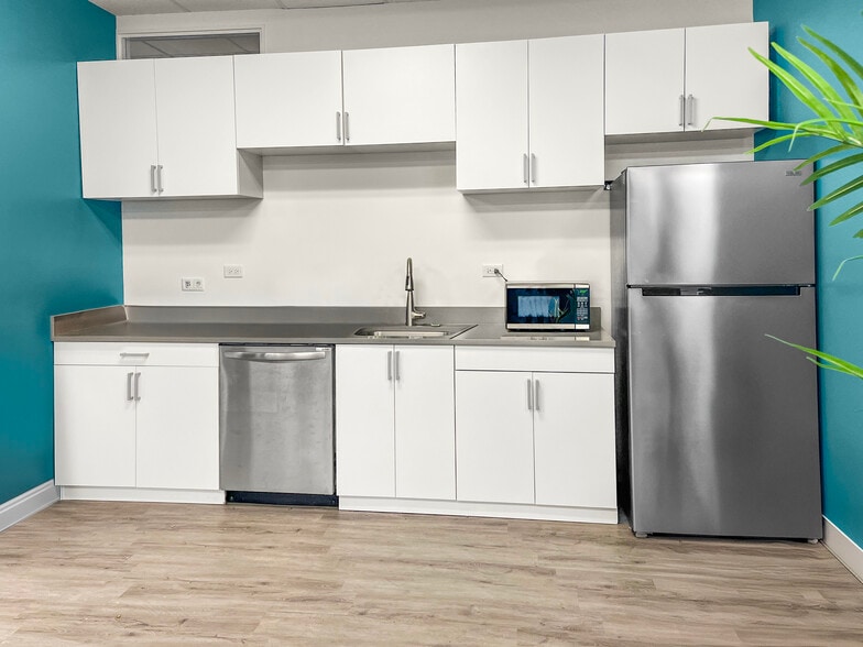 More Photos Of 5100 Main St, Downers Grove Medical For Lease