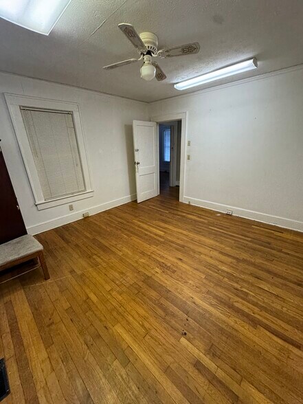 More Photos Of 4003 Old Buncombe Rd, Greenville Office Residential For Sale