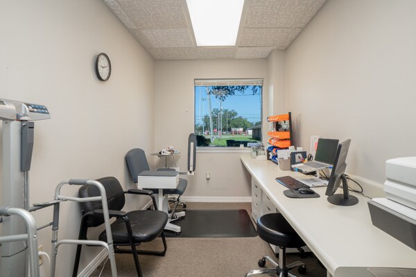 More Photos Of 2411-2413 Executive Plaza Rd, Pensacola Medical For Lease