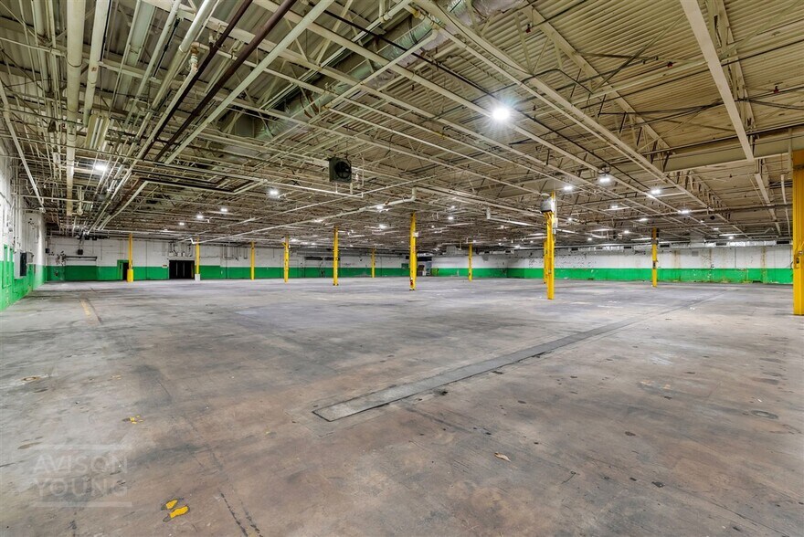 More Photos Of 300 S Main St, Mauldin Warehouse For Sale