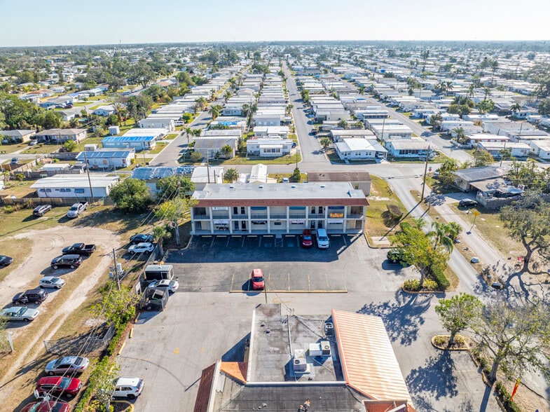 More Photos Of 4911 14th St, Bradenton Unknown For Lease