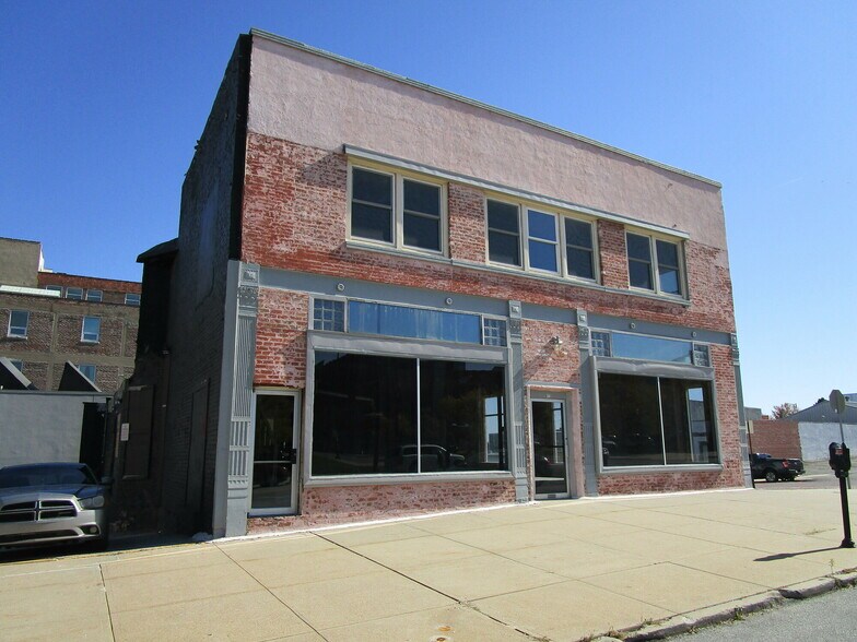 More Photos Of 613 S 16th St, Omaha Freestanding For Lease