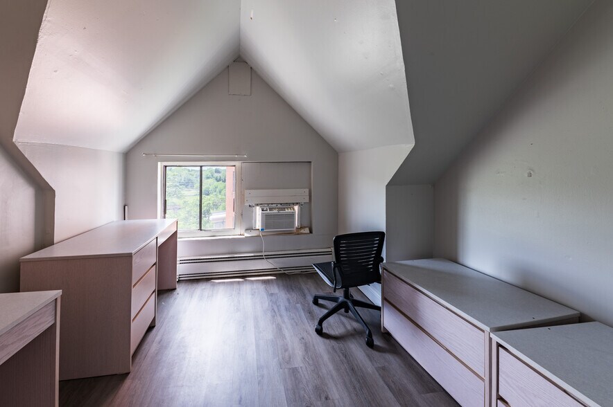 More Photos Of 1493 University Ave, Morgantown Sorority Fraternity House For Lease