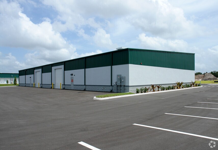 More Photos Of 1770 Business Center Ln, Kissimmee Warehouse For Lease