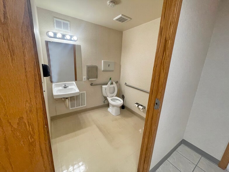 More Photos Of 23890 Novi Rd, Novi Bank For Sale