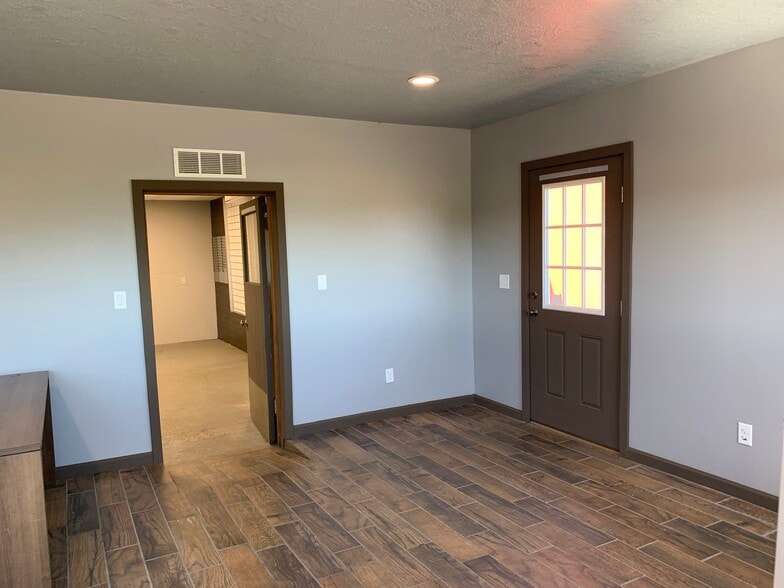 More Photos Of 625-661 Pacific Hwy, Rickreall Industrial For Sale