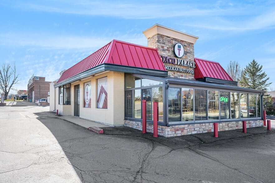 More Photos Of 2020 E Bridge St, Brighton Fast Food For Sale