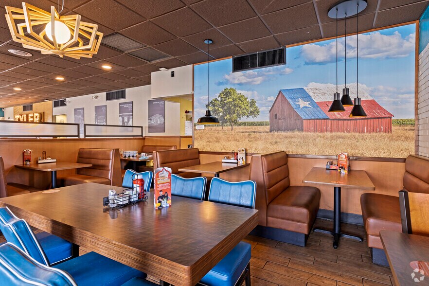 More Photos Of 3422 W Gentry Pkwy, Tyler Restaurant For Lease