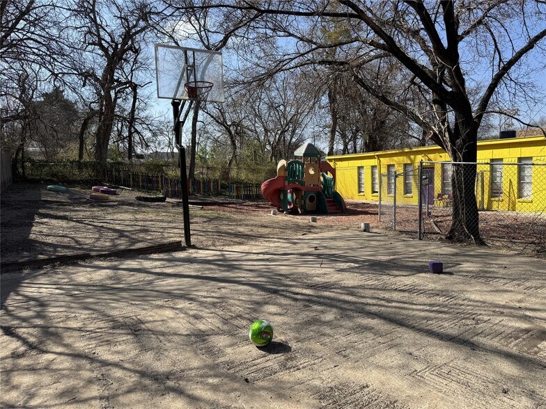 More Photos Of 106 Barrows Pl, DeSoto Daycare Center For Sale