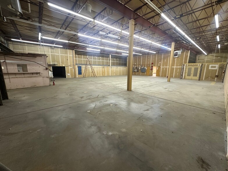 More Photos Of 79-85 Weldon Pky, Maryland Heights Warehouse For Sale
