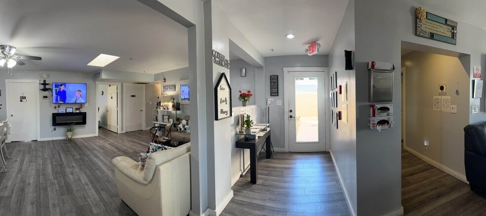 More Photos Of 4701 W Laurel Ln, Glendale Assisted Living For Sale