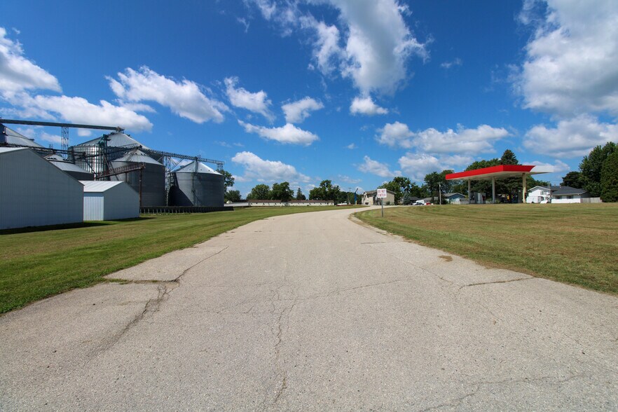 More Photos Of 107 8th Ave SW, Kasson Specialty For Sale