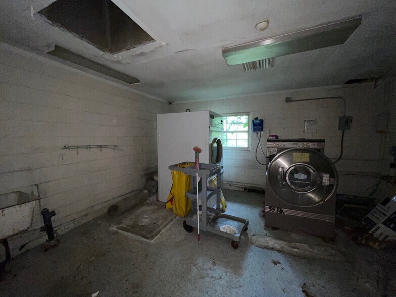 More Photos Of 311 E Bryant St, Enfield Assisted Living For Sale