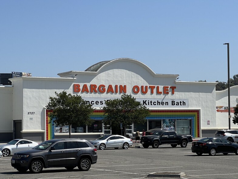 More Photos Of 2707-2735 S Towne Ave, Pomona Unknown For Lease