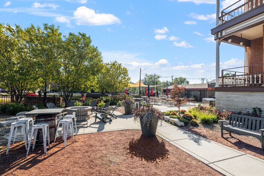 More Photos Of 6811 Hickory St, Tinley Park Bar For Sale