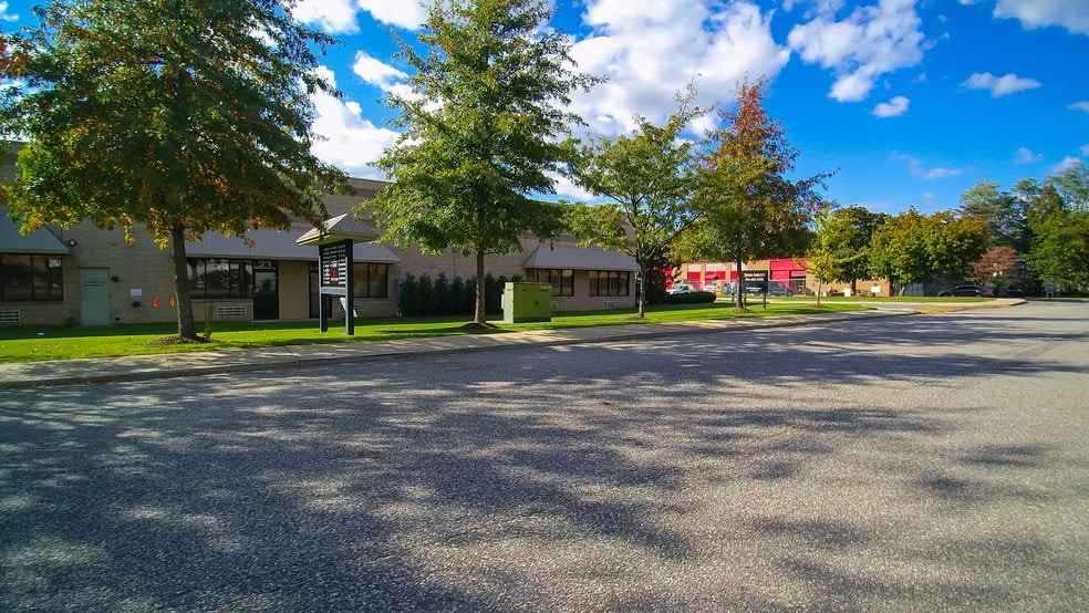 More Photos Of 200 Blydenburgh Rd, Islandia Warehouse For Lease