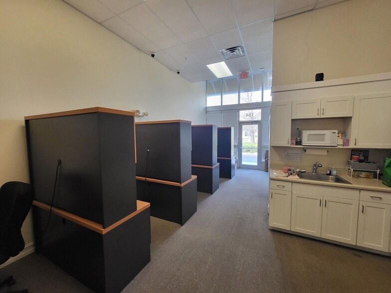 More Photos Of 2355 Vanderbilt Beach Rd, Naples General Retail For Lease