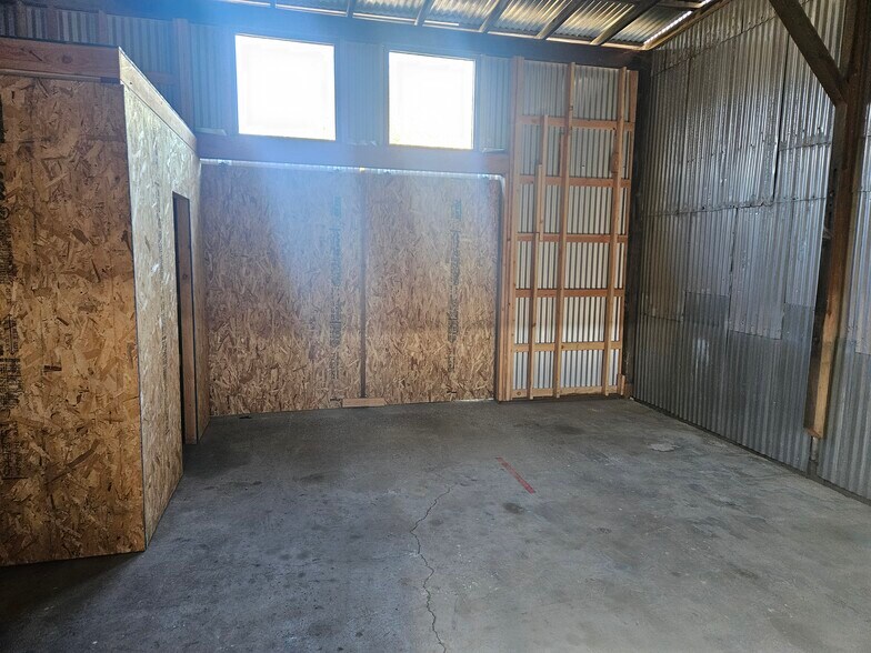 More Photos Of 275 Water St, Petaluma Warehouse For Lease