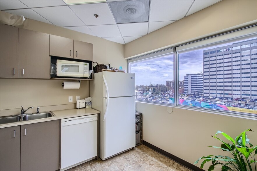 More Photos Of 1800 Glenarm Pl, Denver Office For Sale