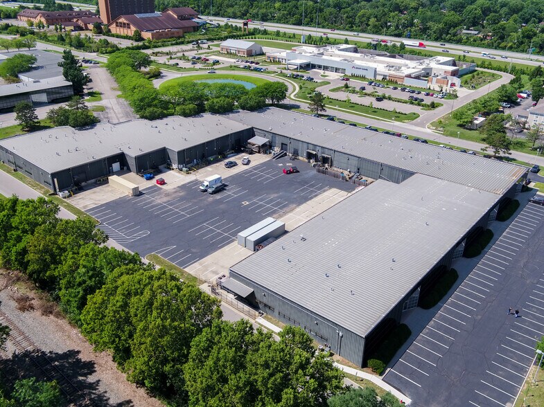 More Photos Of 4689-4777 Hilton Corporate Dr, Columbus Flex For Lease