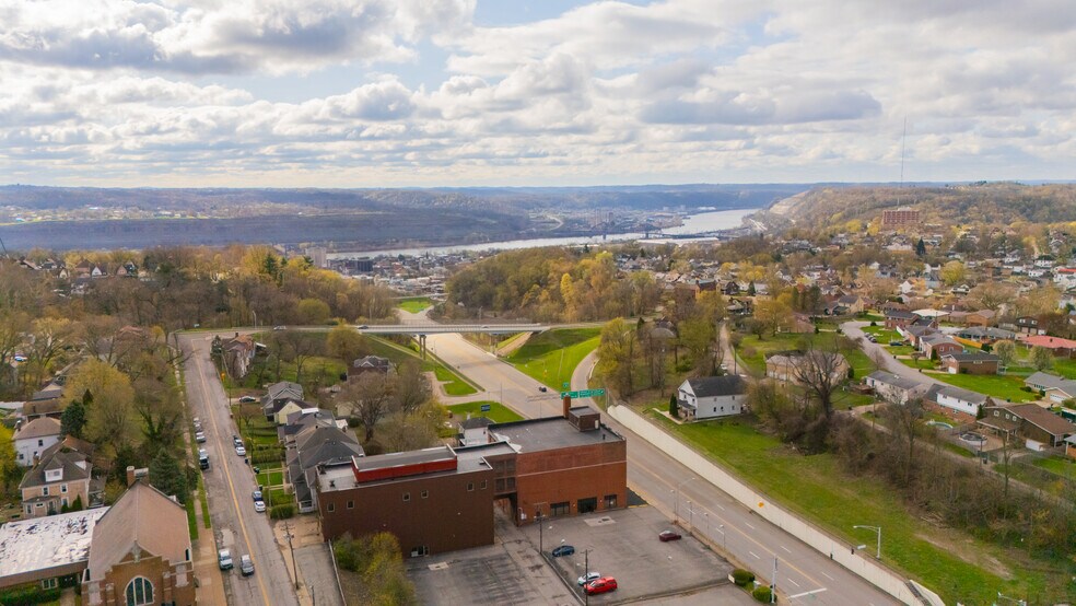 More Photos Of 1439 Sunset Blvd, Steubenville Flex For Sale