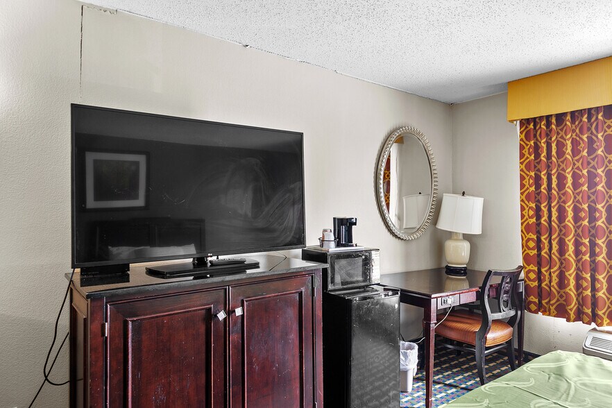 More Photos Of 155 Vulcan Rd, Birmingham Hotel For Sale