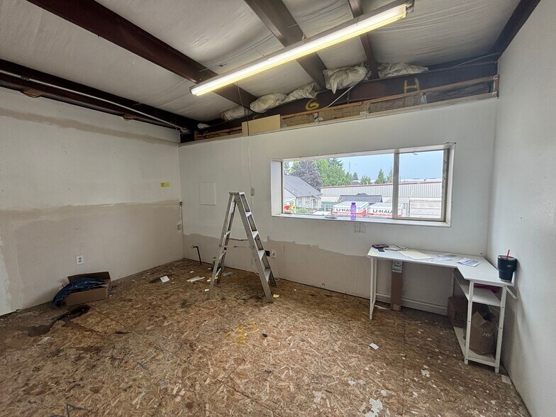 More Photos Of 2618 Cherry Ave NE, Salem Industrial For Sale