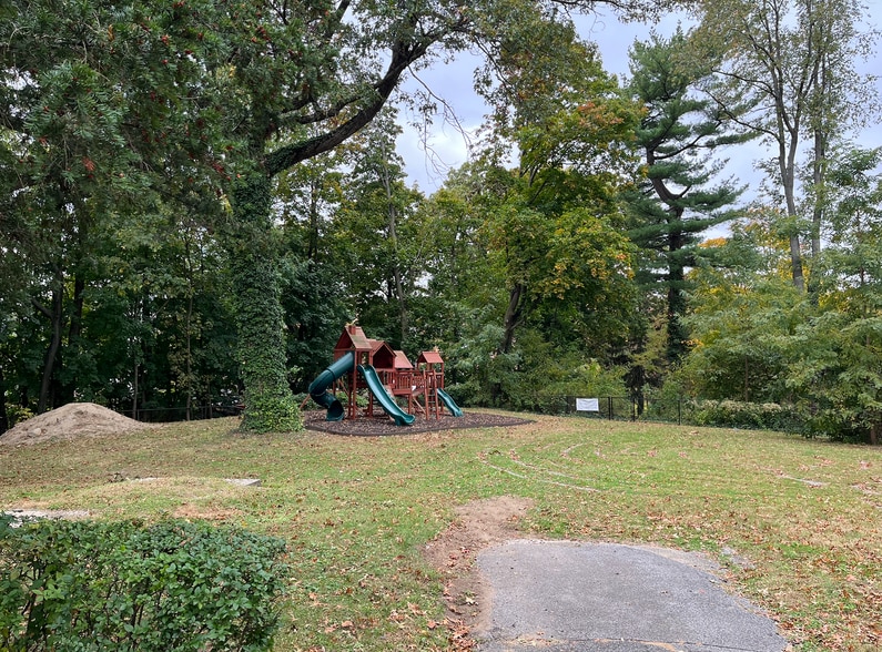 More Photos Of 243-01 Northern Blvd, Douglaston Religious Facility For Lease