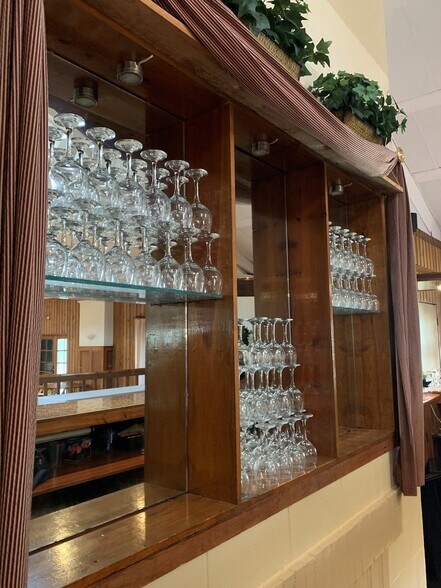 More Photos Of 10 Enfield St, Cincinnati Freestanding For Lease