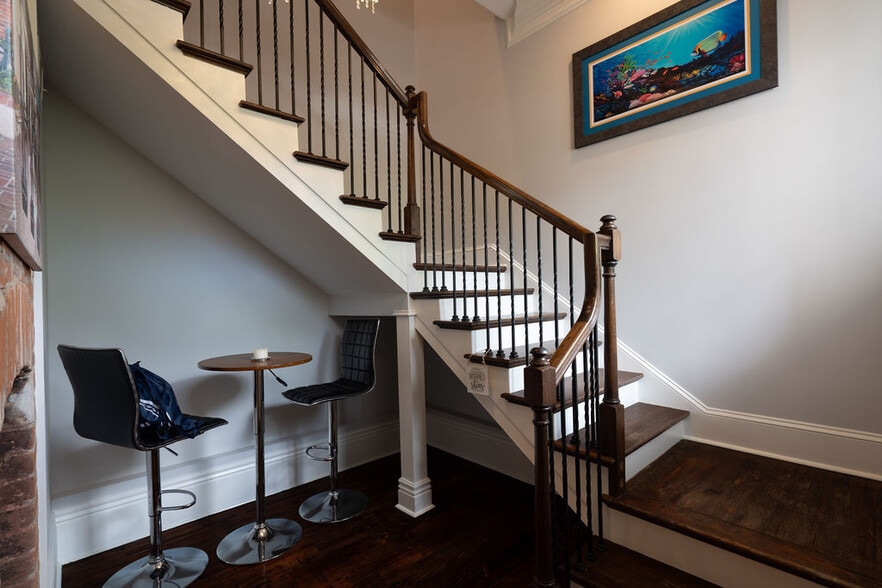 More Photos Of 1201 Baronne St, New Orleans Hotel For Sale