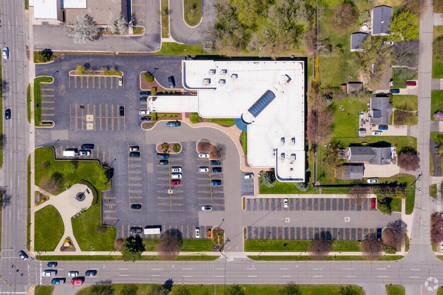 More Photos Of 33300 5 Mile Rd, Livonia Office For Lease